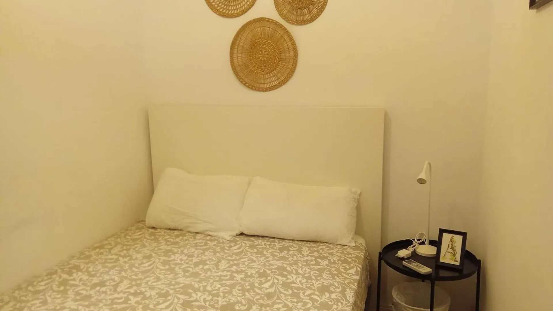 Hostel Gotic Heart Private Rooms Cathedral Barcelona Spain