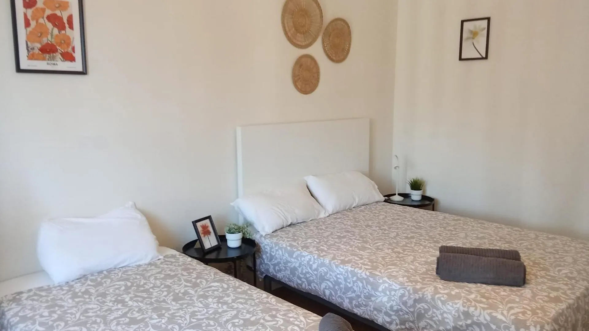 Hostel Gotic Heart Private Rooms Cathedral Barcelona