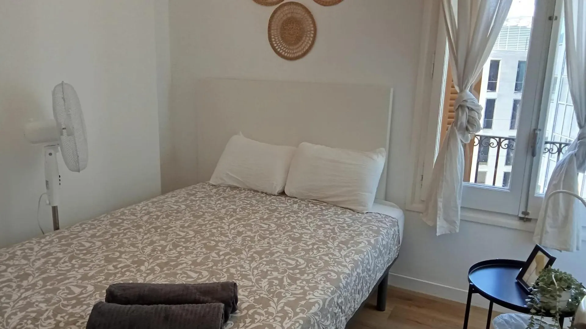 Hostel Gotic Heart Private Rooms Cathedral Barcelona Spain