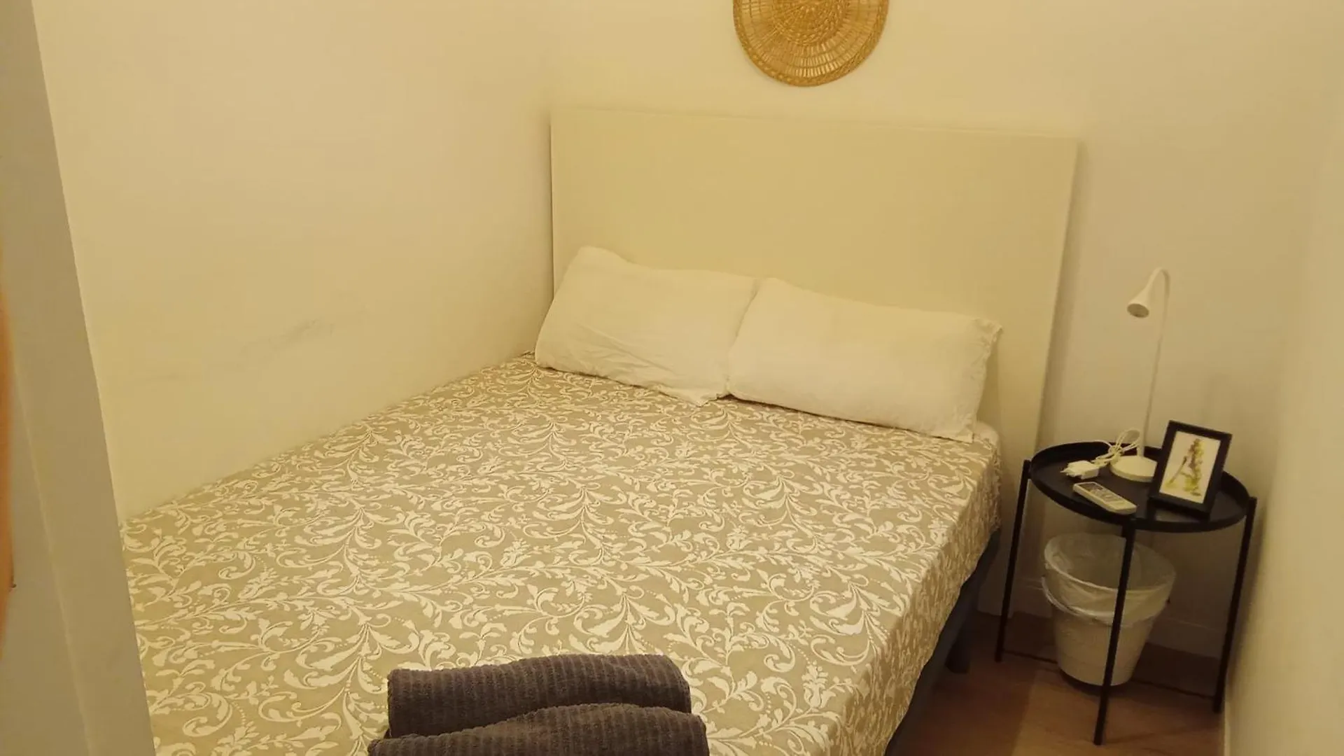 Hostel Gotic Heart Private Rooms Cathedral Barcelona Spain